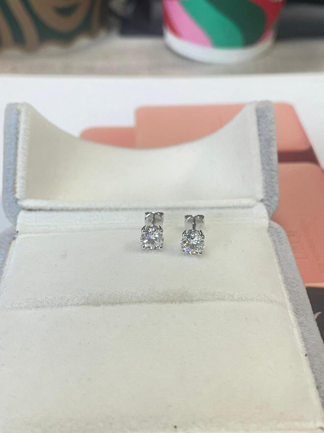 石耳钉让你的耳朵闪耀夺目!开元棋牌网站太美啦!四爪钻(图2) 石耳钉让你的耳朵闪耀夺目!开元棋牌网站太美啦!四爪钻(图2)