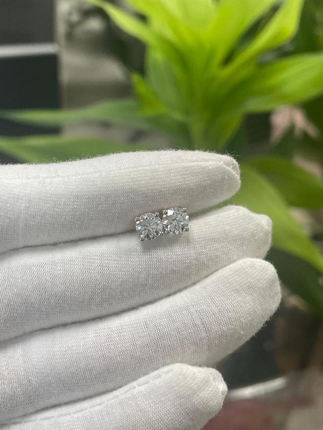 石耳钉让你的耳朵闪耀夺目!开元棋牌网站太美啦!四爪钻(图3) 石耳钉让你的耳朵闪耀夺目!开元棋牌网站太美啦!四爪钻(图3)